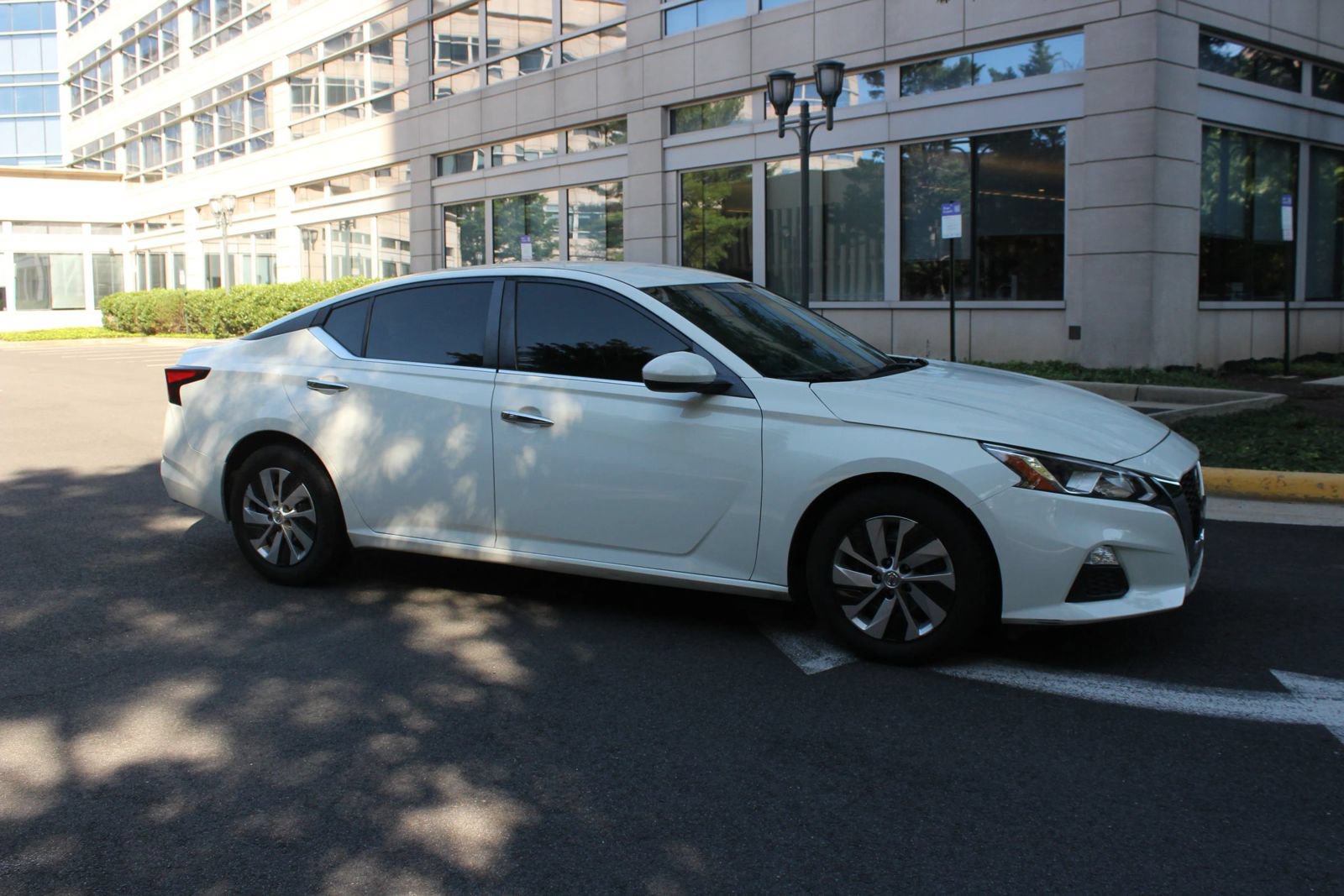 Used 2020 Nissan Altima 2.5 S FWD image 2