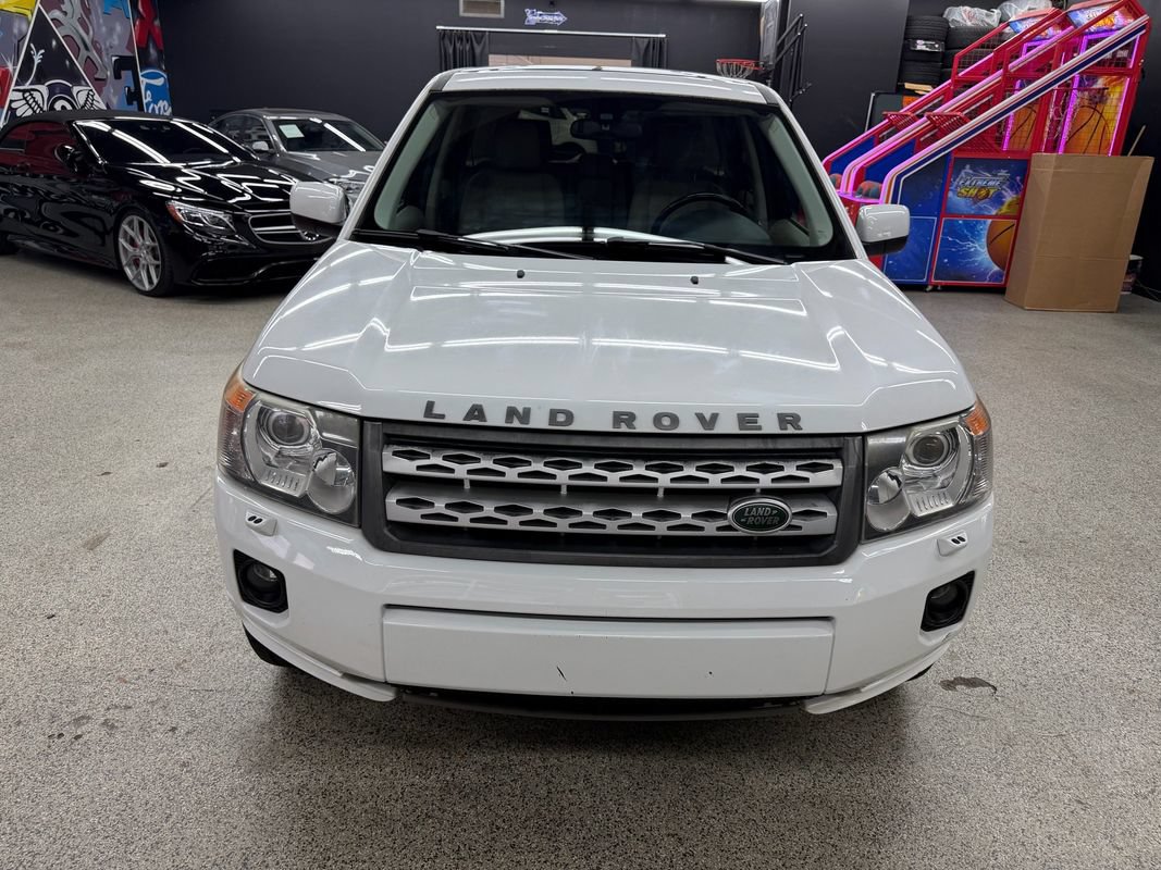Used 2011 Land Rover LR2 HSE AWD/4WD image 8