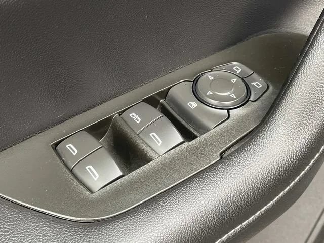 Used 2025 Chevrolet Blazer LT FWD image 29