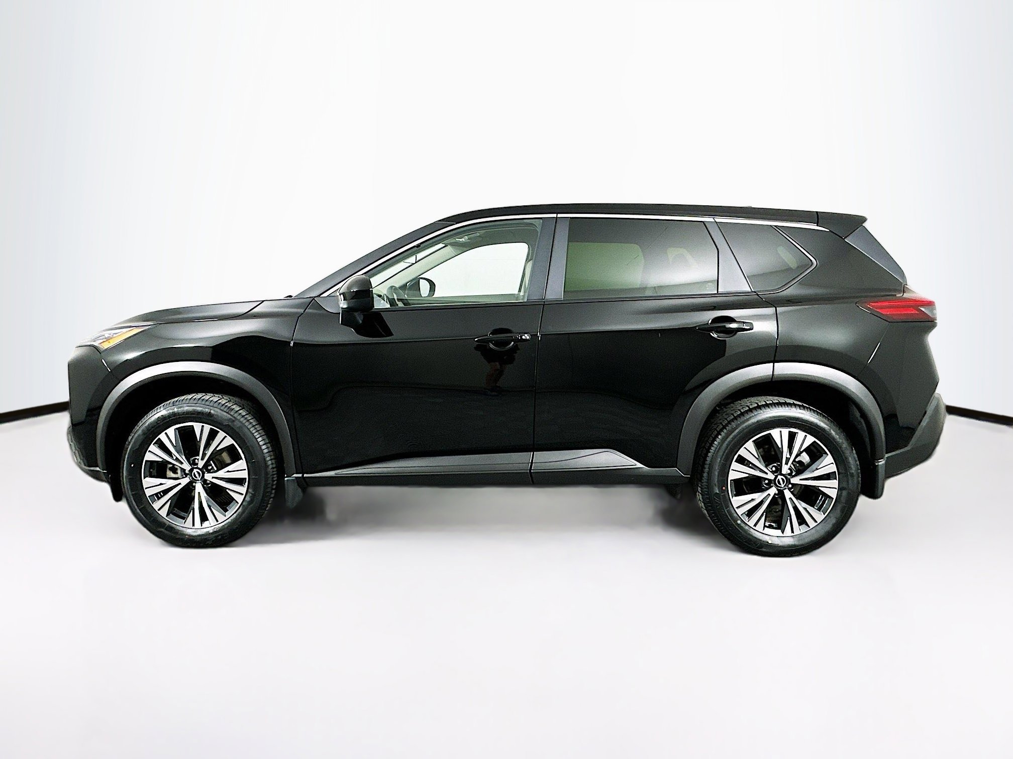 Used 2023 Nissan Rogue SV image 4