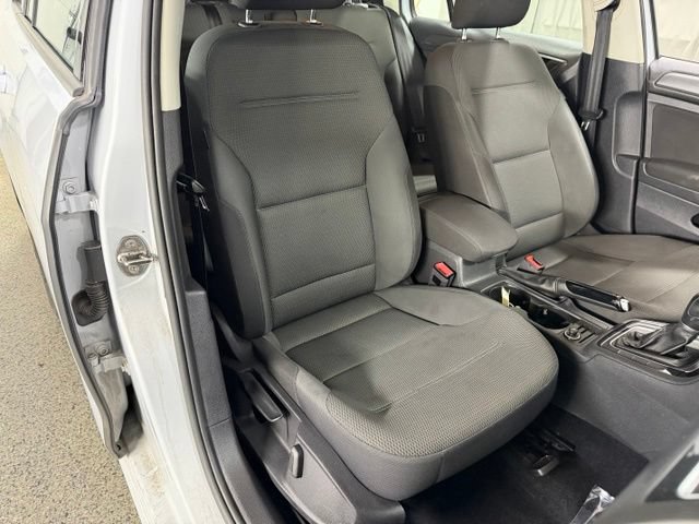Used 2018 Volkswagen Golf S AWD/4WD image 20