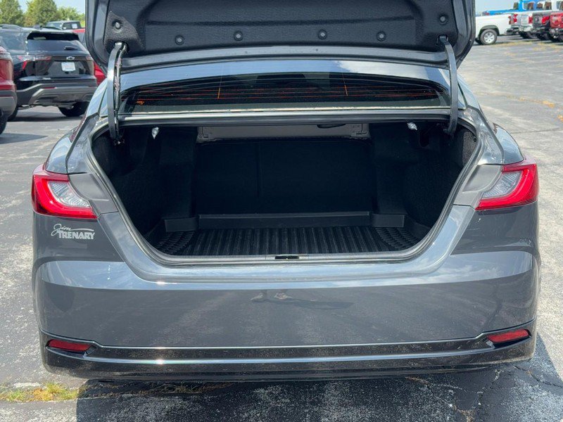 Used 2025 Toyota Camry XLE FWD image 5