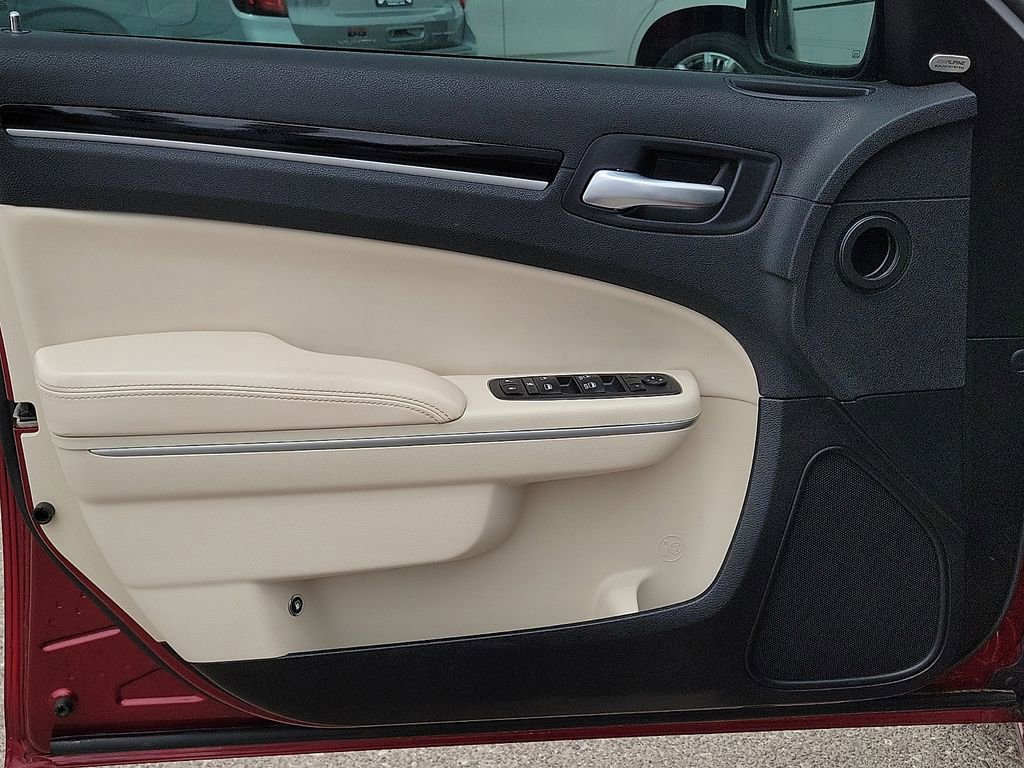Used 2023 Chrysler 300 Touring L w/ Safetytec Plus Group RWD image 18