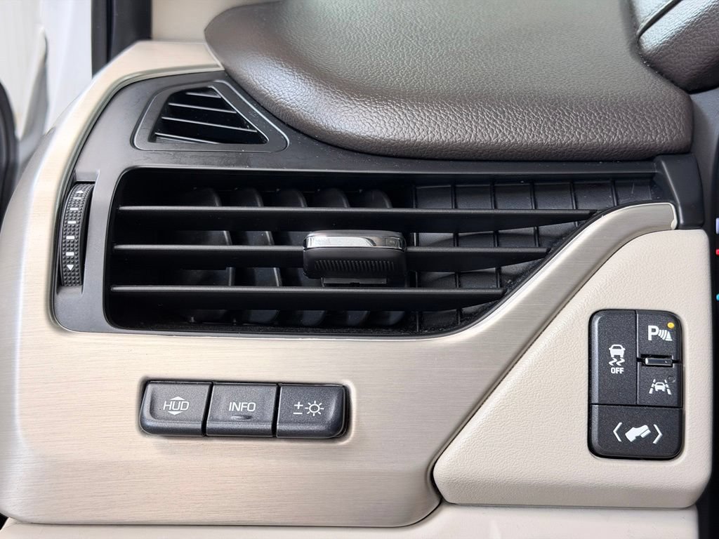 Used 2018 GMC Yukon Denali AWD/4WD image 45