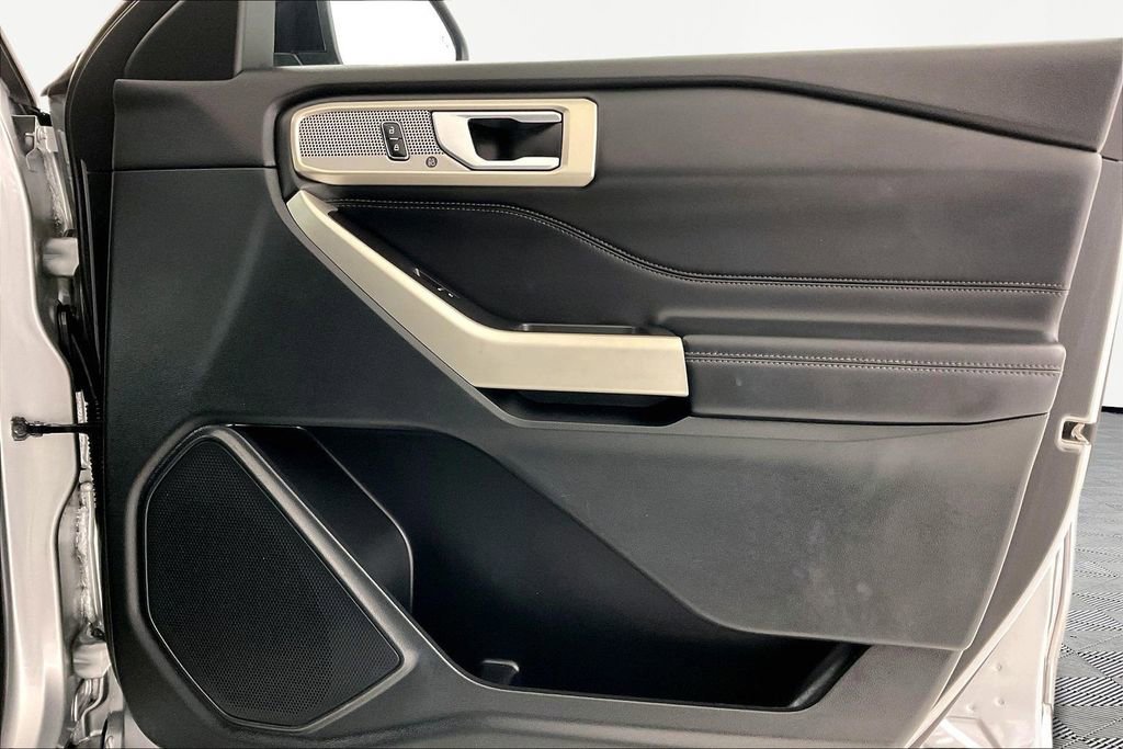 Used 2023 Ford Explorer Limited image 23