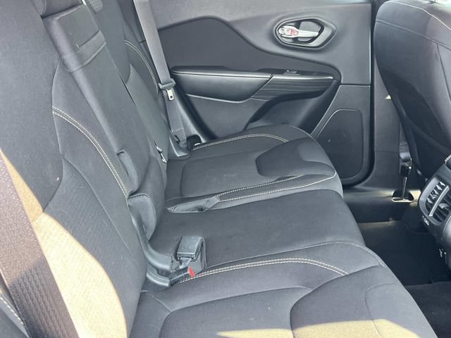 Used 2015 Jeep Cherokee Latitude FWD image 20