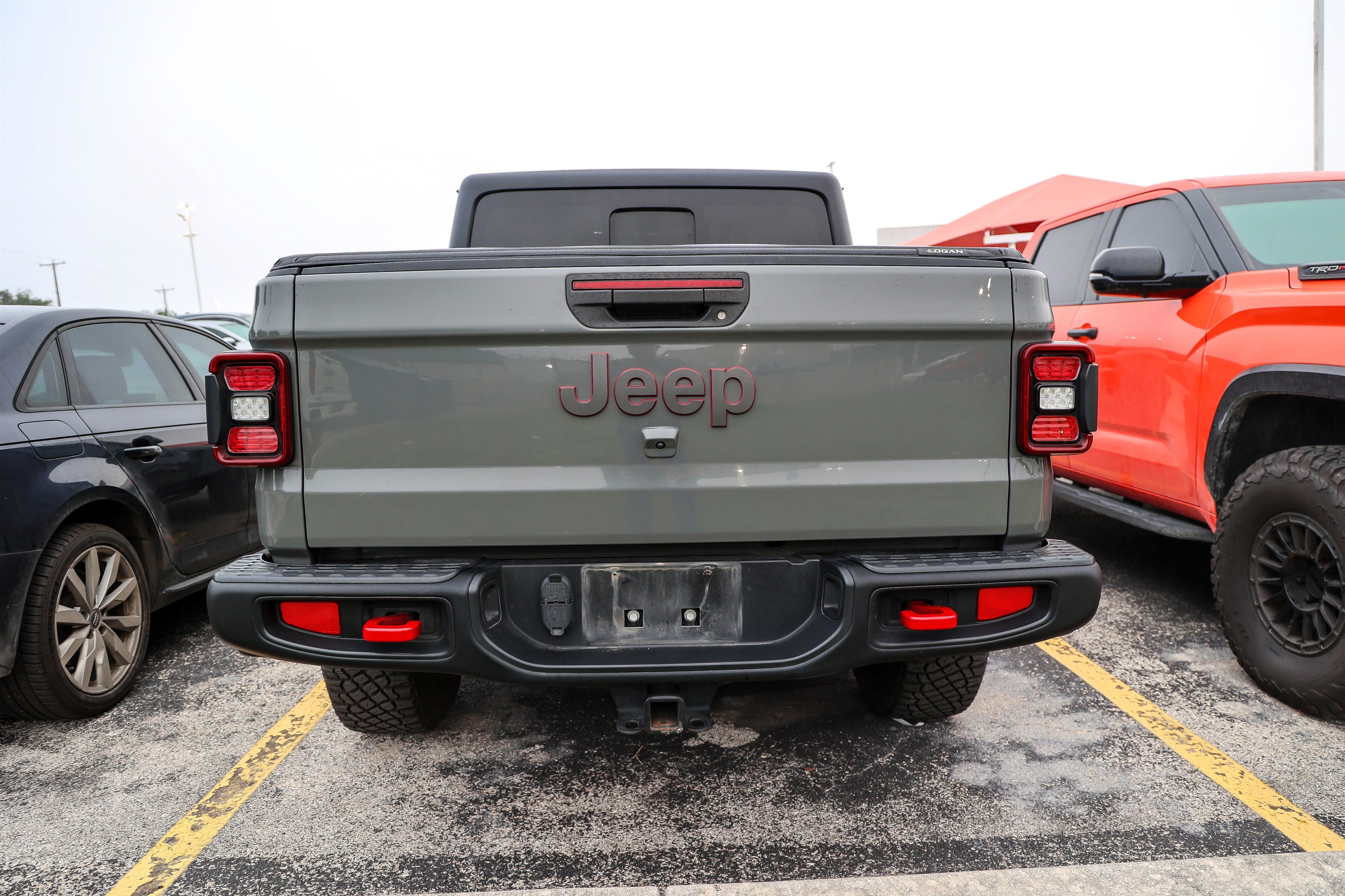 Used 2022 Jeep Gladiator Rubicon w/ LED Lighting Group AWD/4WD image 9