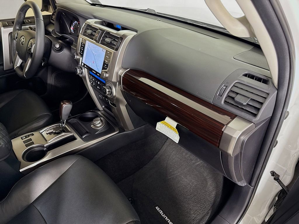 Used 2024 Toyota 4Runner Limited AWD/4WD image 31