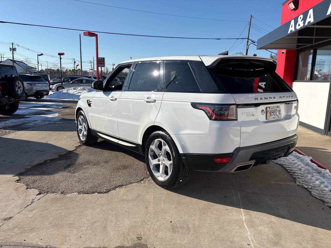Used 2018 Land Rover Range Rover Sport SE AWD/4WD image 4