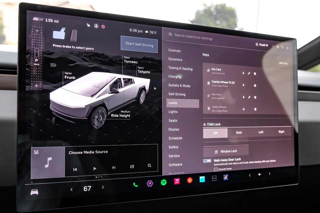 Used 2024 Tesla Cybertruck AWD Crew Cab image 24