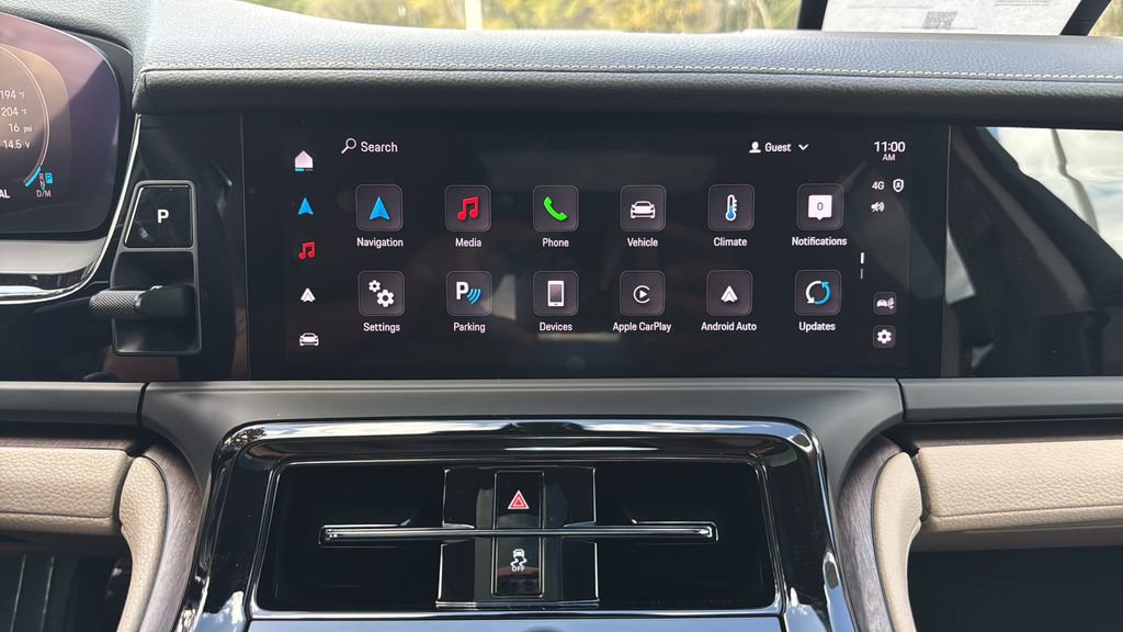 Certified 2025 Porsche Panamera image 13