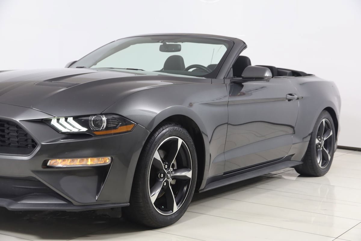 Used 2020 Ford Mustang Convertible RWD image 61