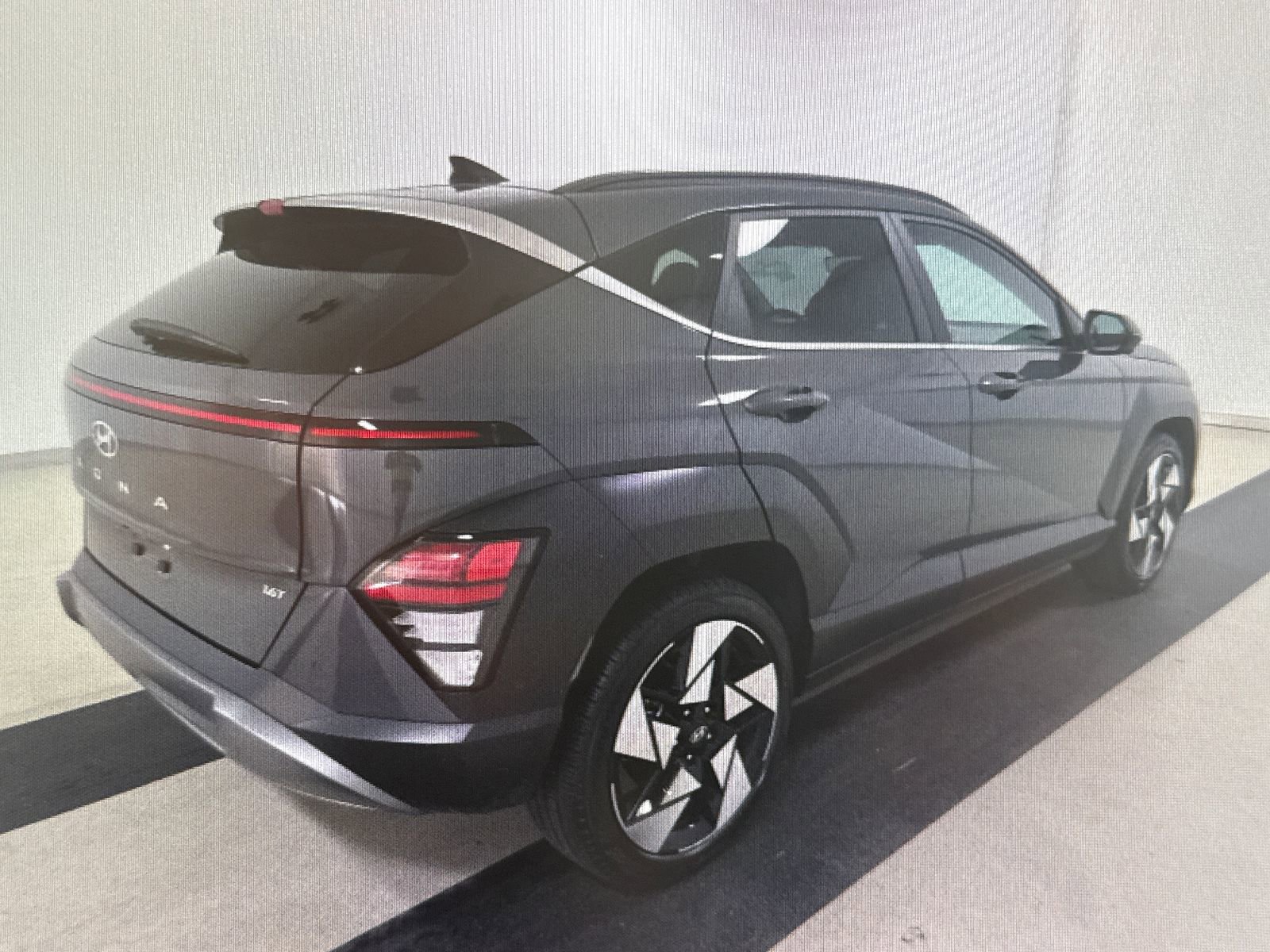 Used 2025 Hyundai Kona Limited FWD image 2