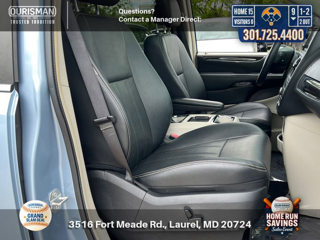 Used 2016 Chrysler Town & Country Touring-L FWD image 22