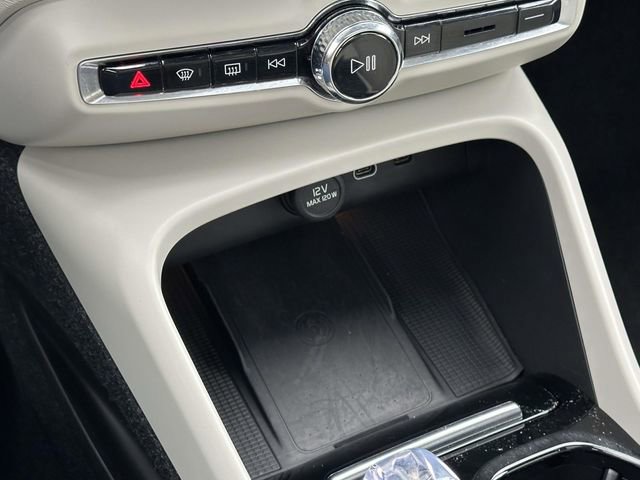 Used 2023 Volvo XC40 B5 Plus w/ Driver Assist Package image 37