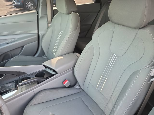 Used 2025 Hyundai Elantra Sport FWD image 18
