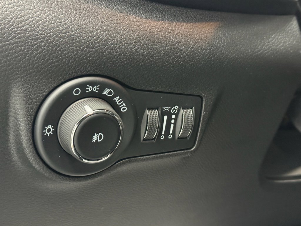 Used 2024 Jeep Compass Limited image 17