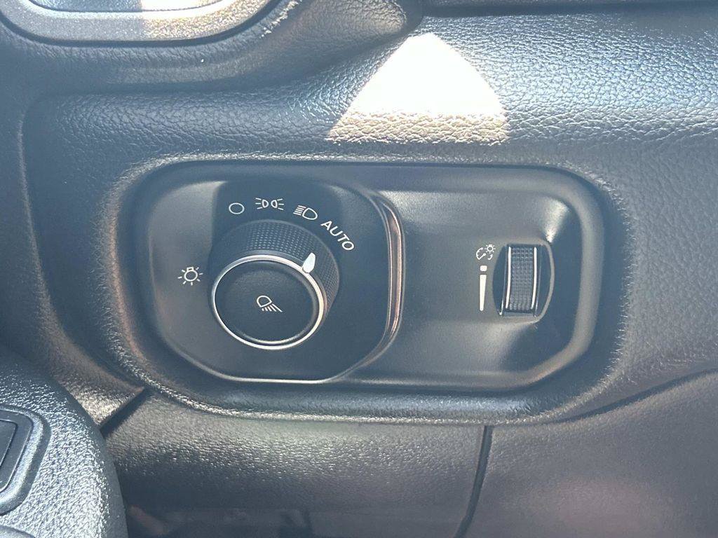 Used 2024 RAM 3500 Tradesman w/ Chrome Appearance Group AWD/4WD image 40