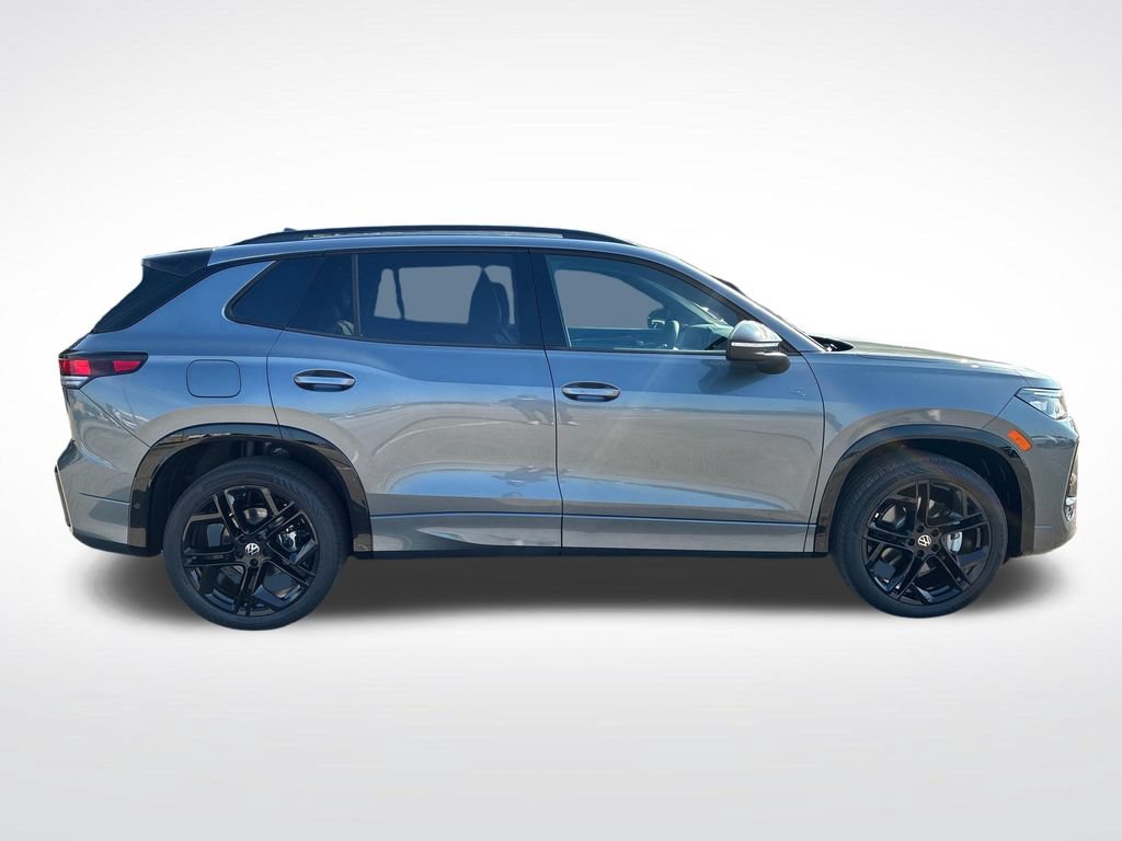 New 2026 Volkswagen Tiguan SE R-Line AWD/4WD image 2