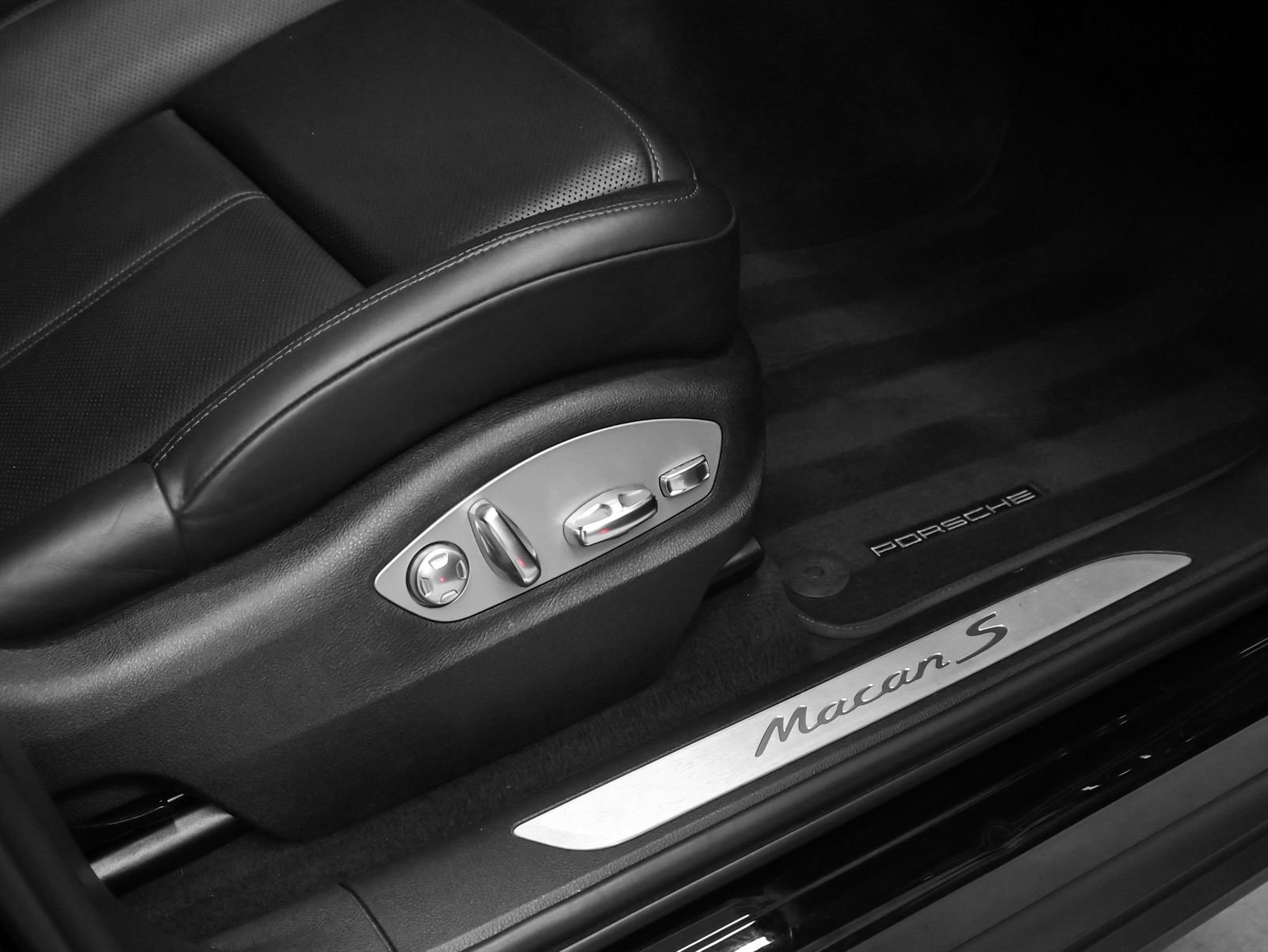 Certified 2023 Porsche Macan S image 23