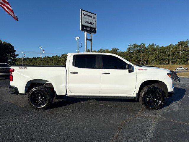 Used 2025 Chevrolet Silverado 1500 Custom Trail Boss AWD/4WD image 2