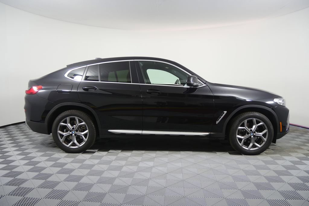 Certified 2025 BMW X4 xDrive30i image 2