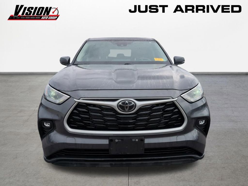 Used 2023 Toyota Highlander LE image 2