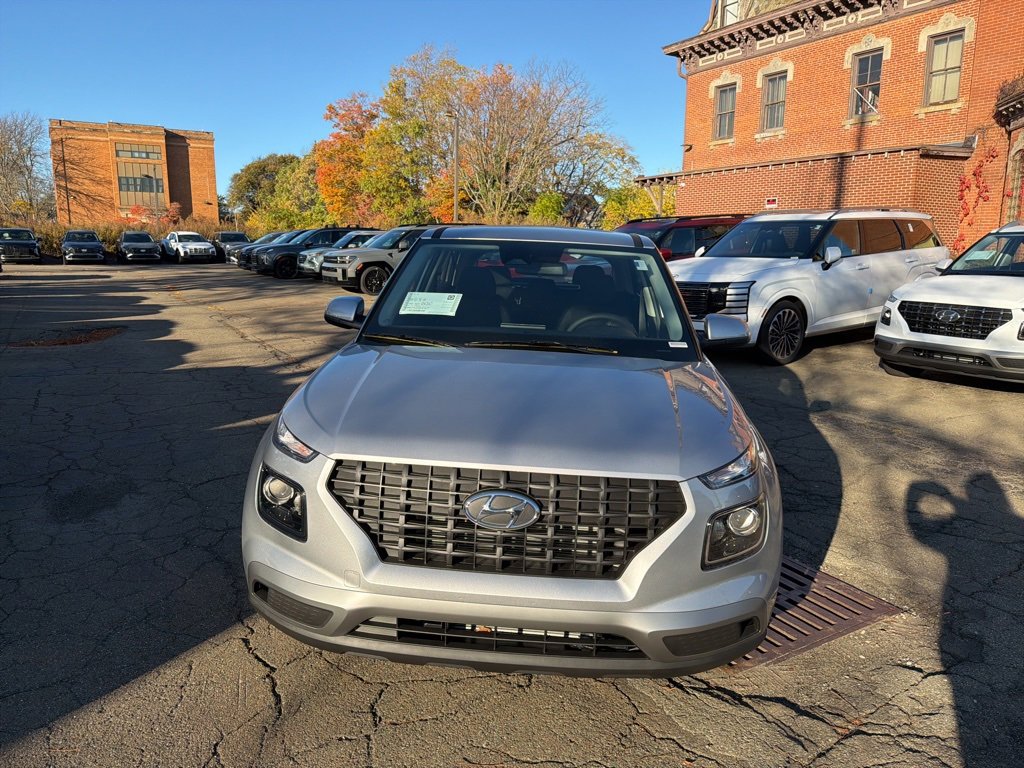 New 2026 Hyundai Venue SE image 2