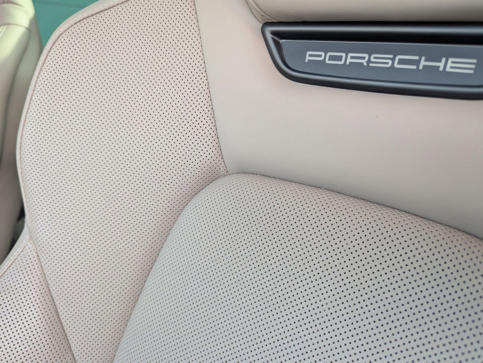 Used 2024 Porsche Macan 4 Electric image 12