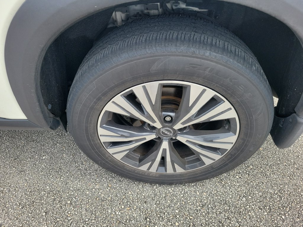 Used 2023 Nissan Rogue SV FWD image 6