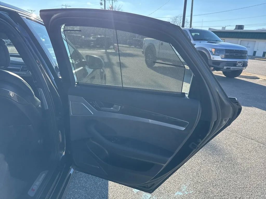 Used 2015 Audi S8 w/ S8 Cold Weather Package image 19