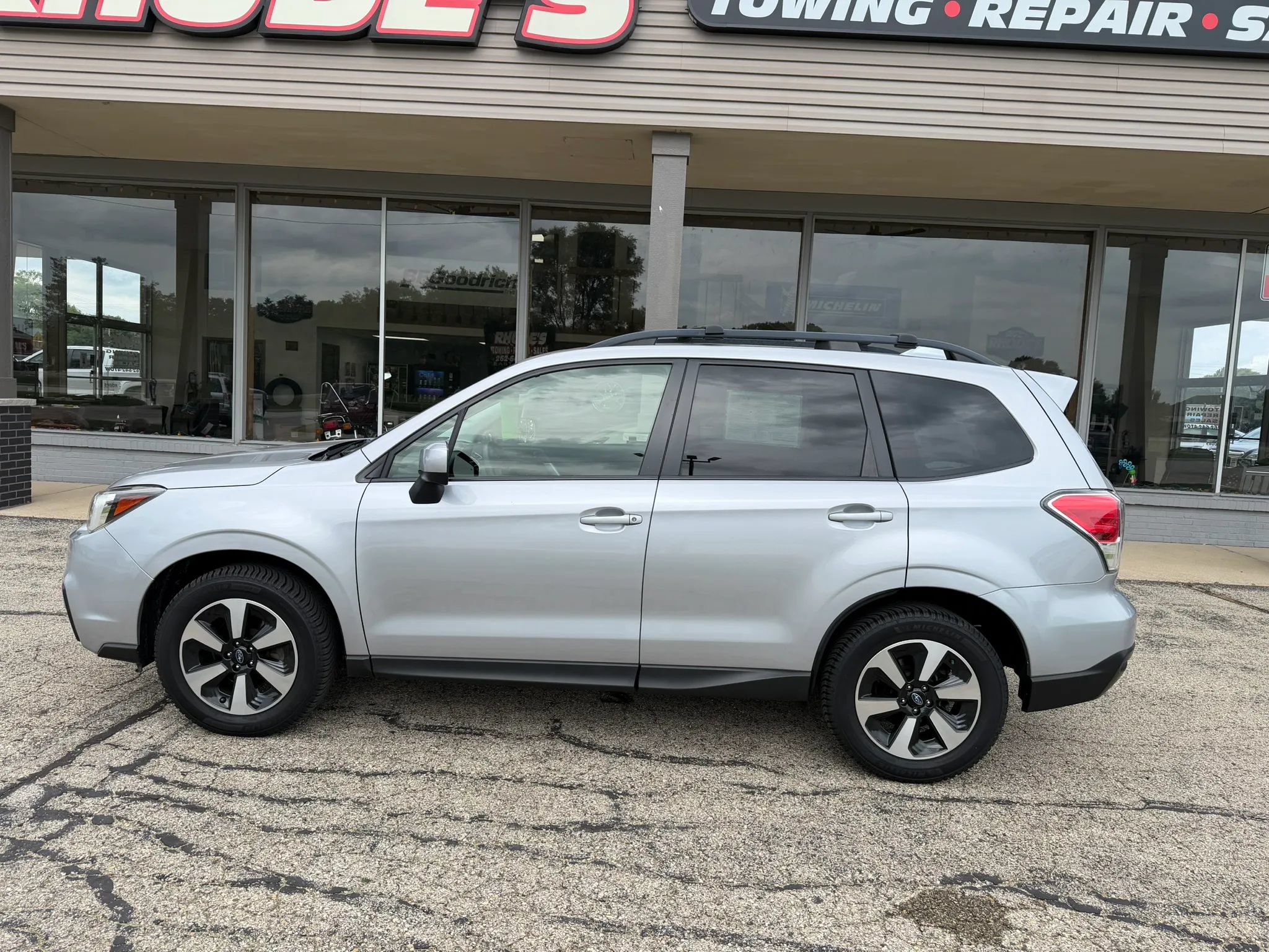 Used 2018 Subaru Forester 2.5i Premium w/ All-Weather Package AWD/4WD image 2
