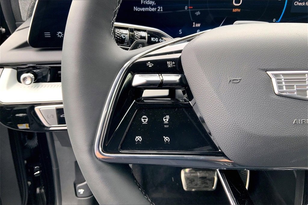New 2026 Cadillac Optiq Luxury 1 image 24