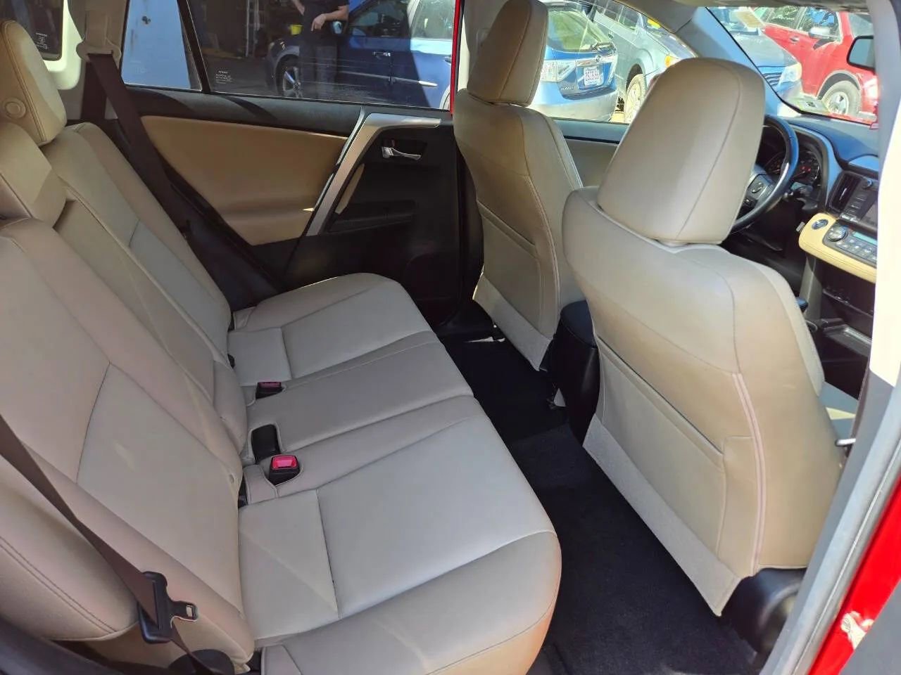 Used 2015 Toyota RAV4 Limited image 16