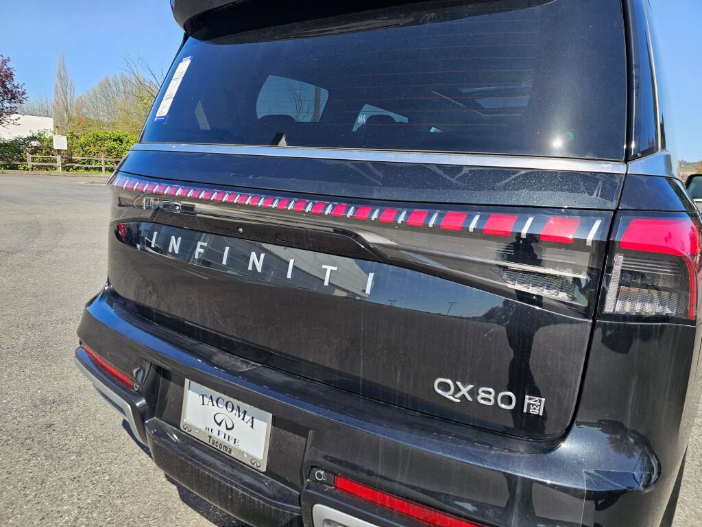 New 2025 INFINITI QX80 Sensory image 18