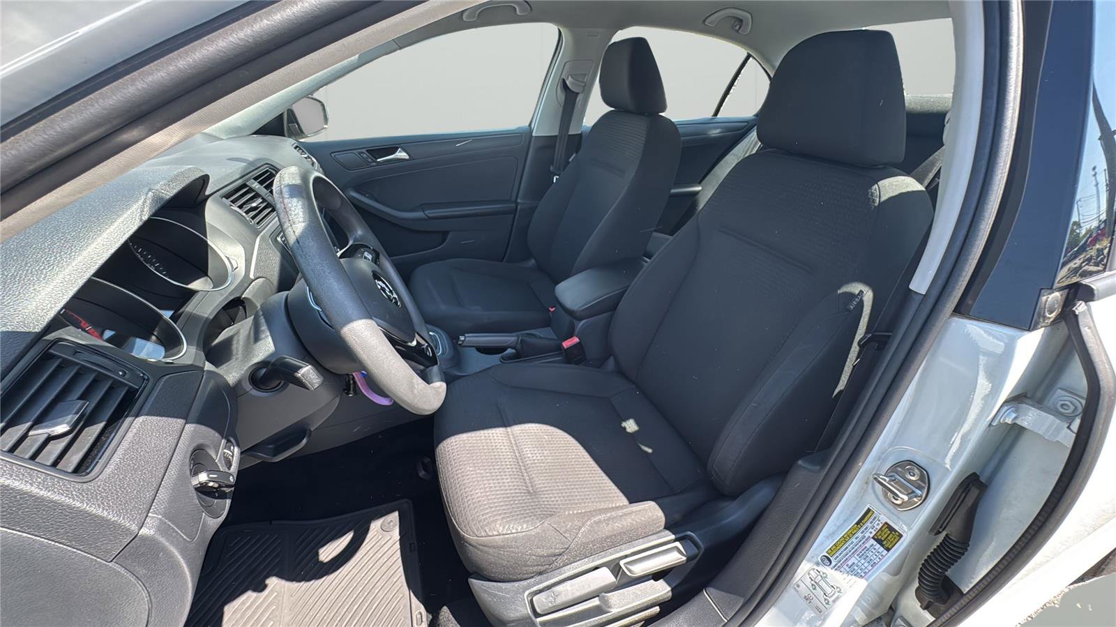 Used 2016 Volkswagen Jetta S image 9