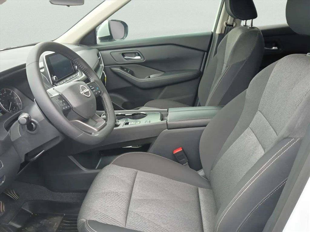 Used 2026 Nissan Rogue SV FWD image 14