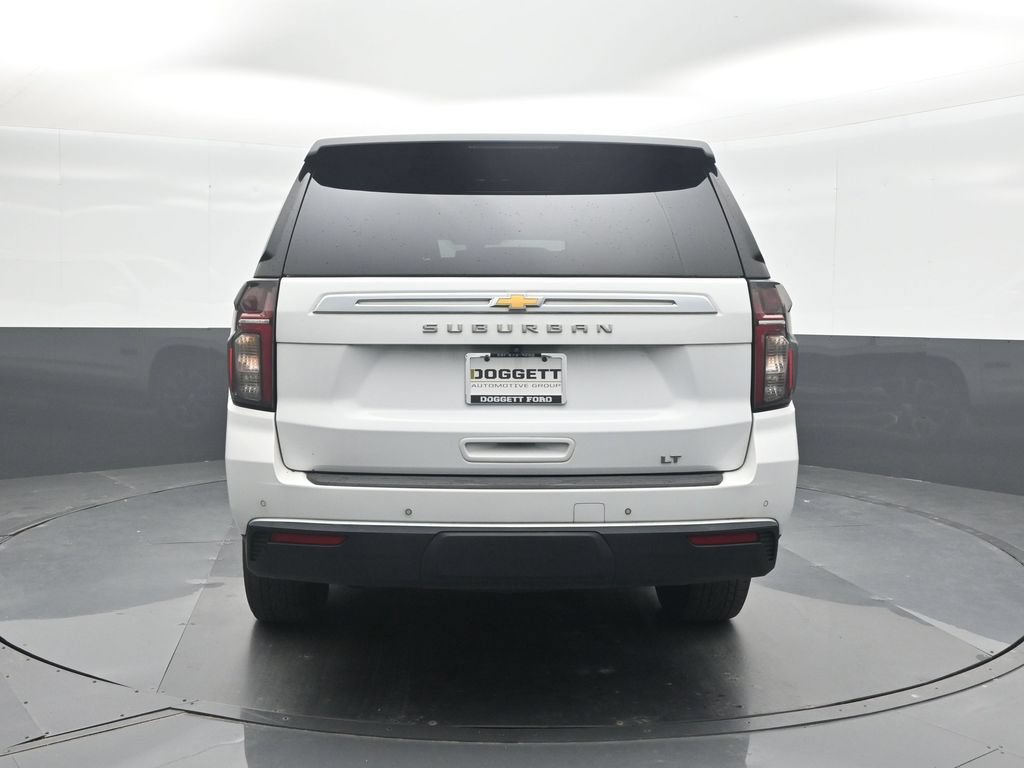 Used 2022 Chevrolet Suburban LT w/ Luxury Package RWD image 17