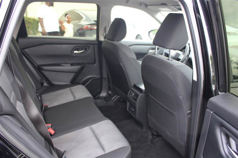 Used 2025 Nissan Rogue SV AWD/4WD image 13