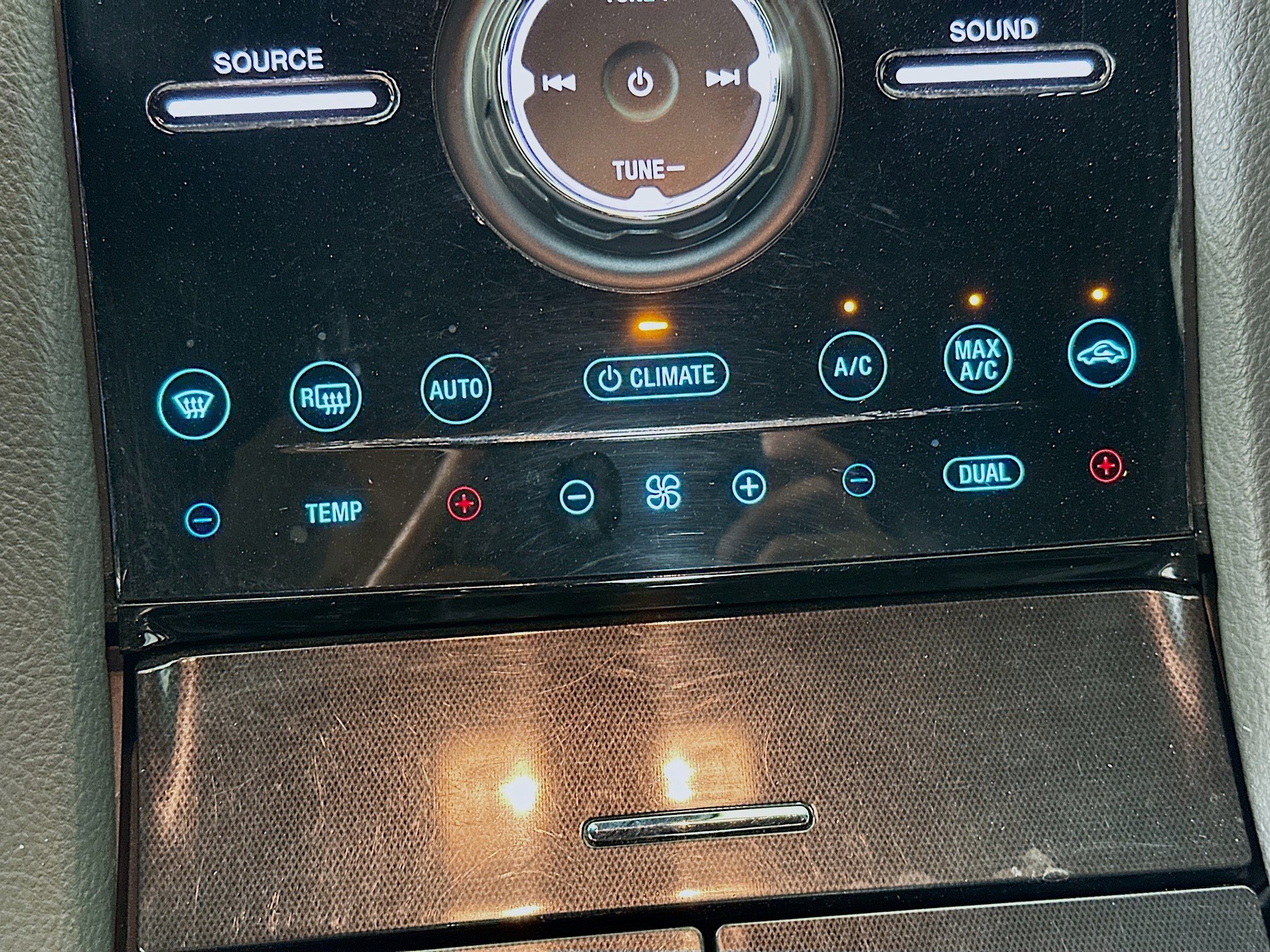 Used 2018 Ford Taurus Limited image 23