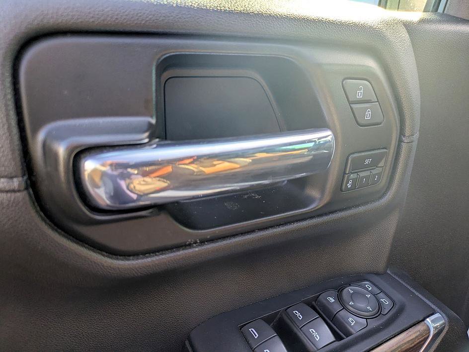 Used 2022 Chevrolet Silverado 1500 High Country w/ Technology Package image 15