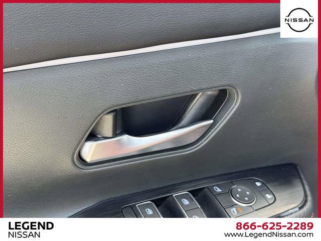 Used 2025 Nissan Kicks SR AWD/4WD image 15
