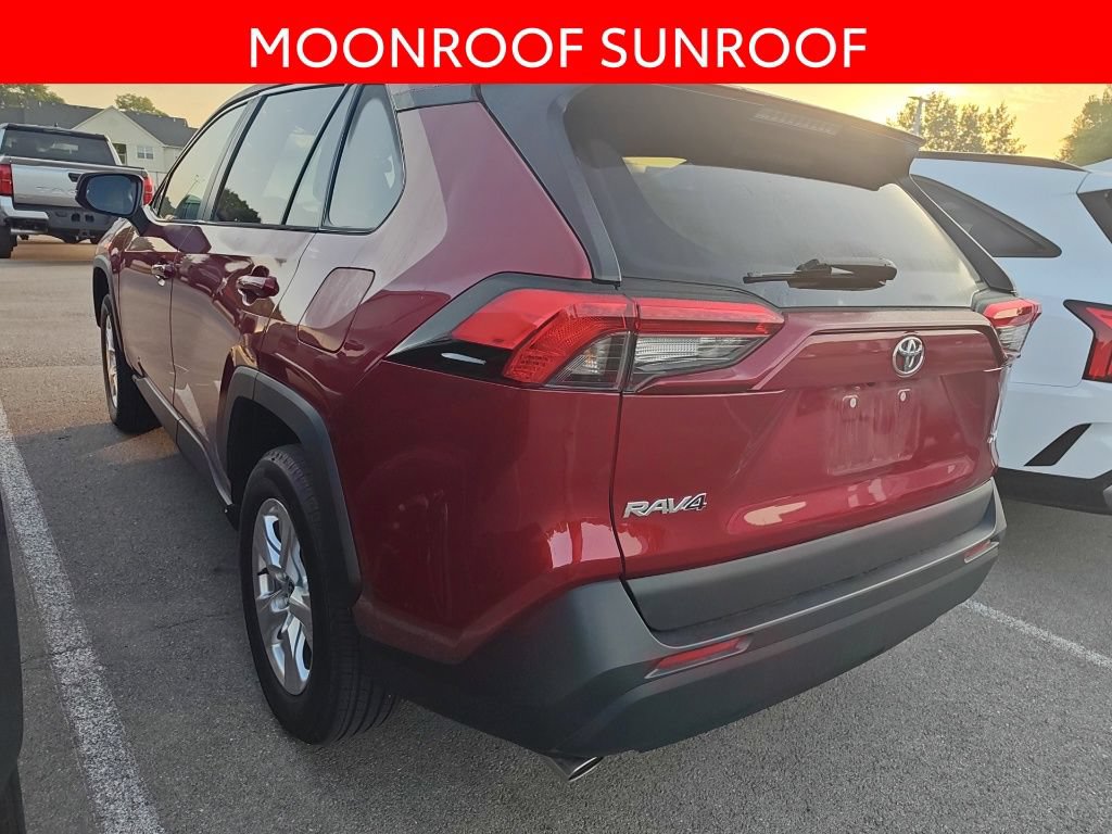 Used 2021 Toyota RAV4 XLE w/ Convenience Package FWD image 4