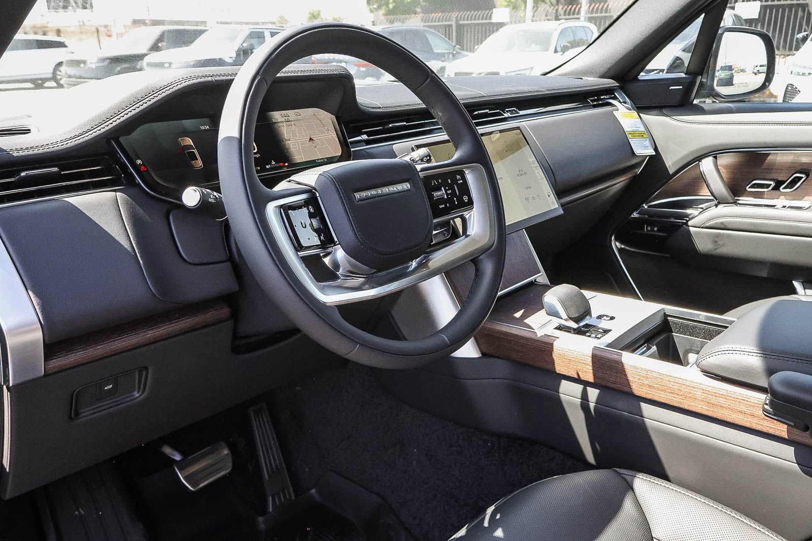 New 2026 Land Rover Range Rover Long Wheelbase SE AWD/4WD image 24