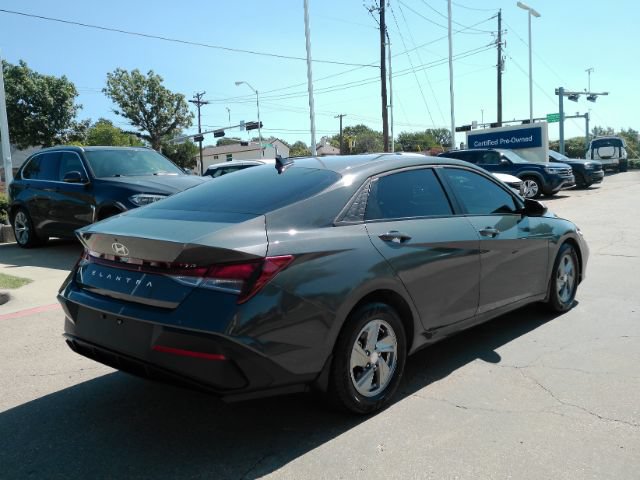 Used 2026 Hyundai Elantra SE FWD image 6