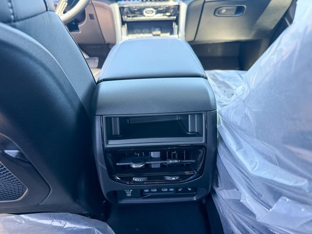 New 2026 Jeep Grand Cherokee Limited w/ Limited Altitude Package AWD/4WD image 25