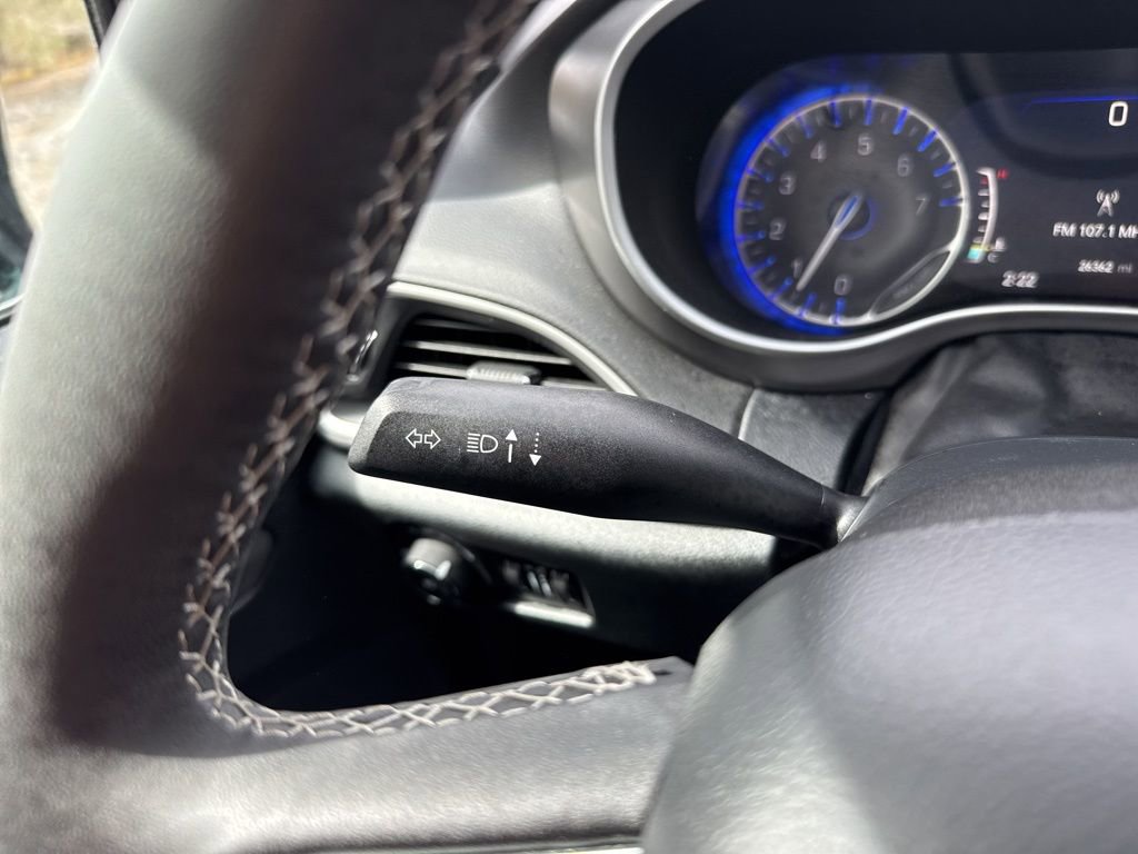 Used 2025 Chrysler Pacifica Select image 20