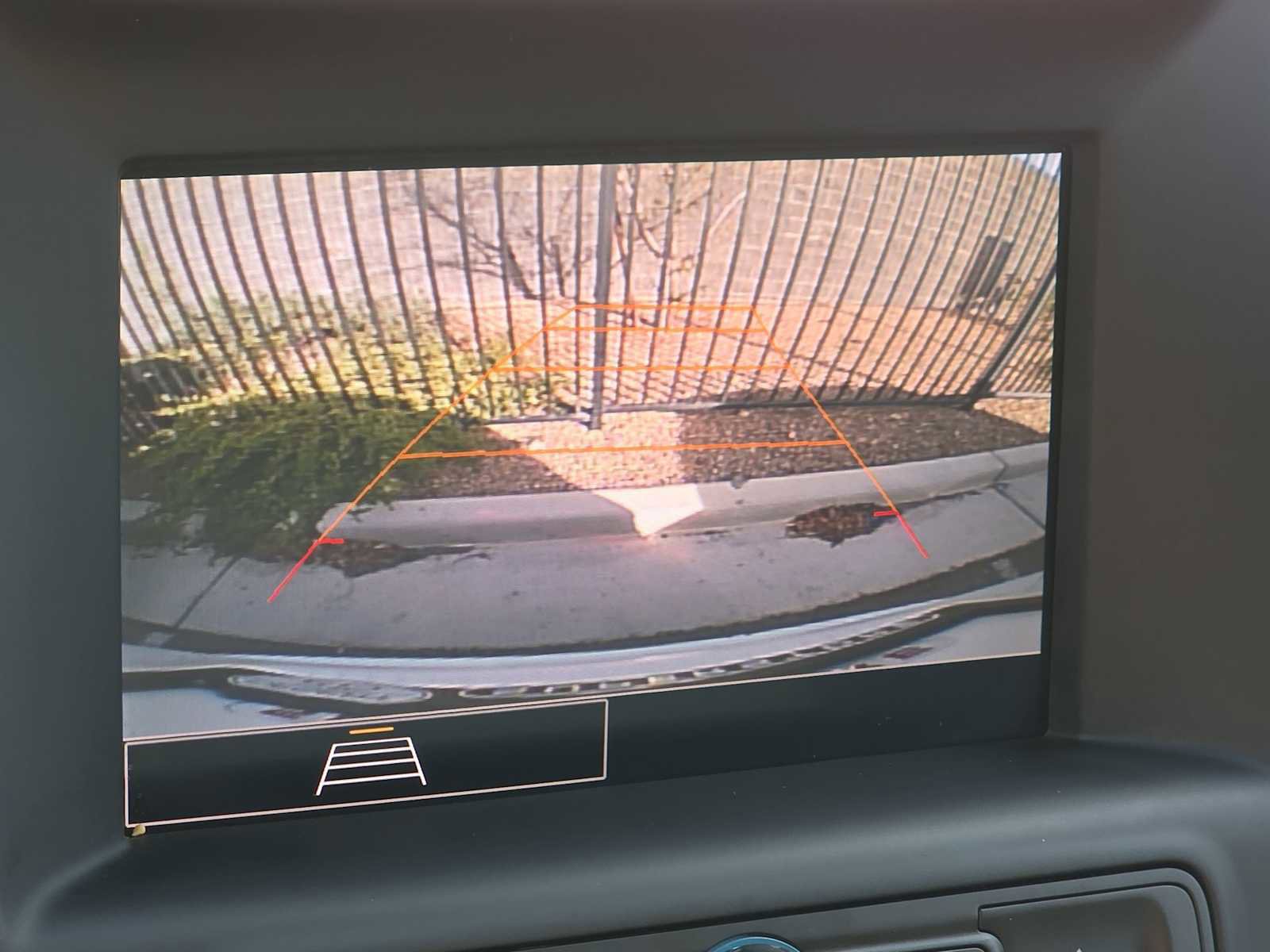 Used 2024 GMC Terrain SLE w/ Driver Convenience Package image 26