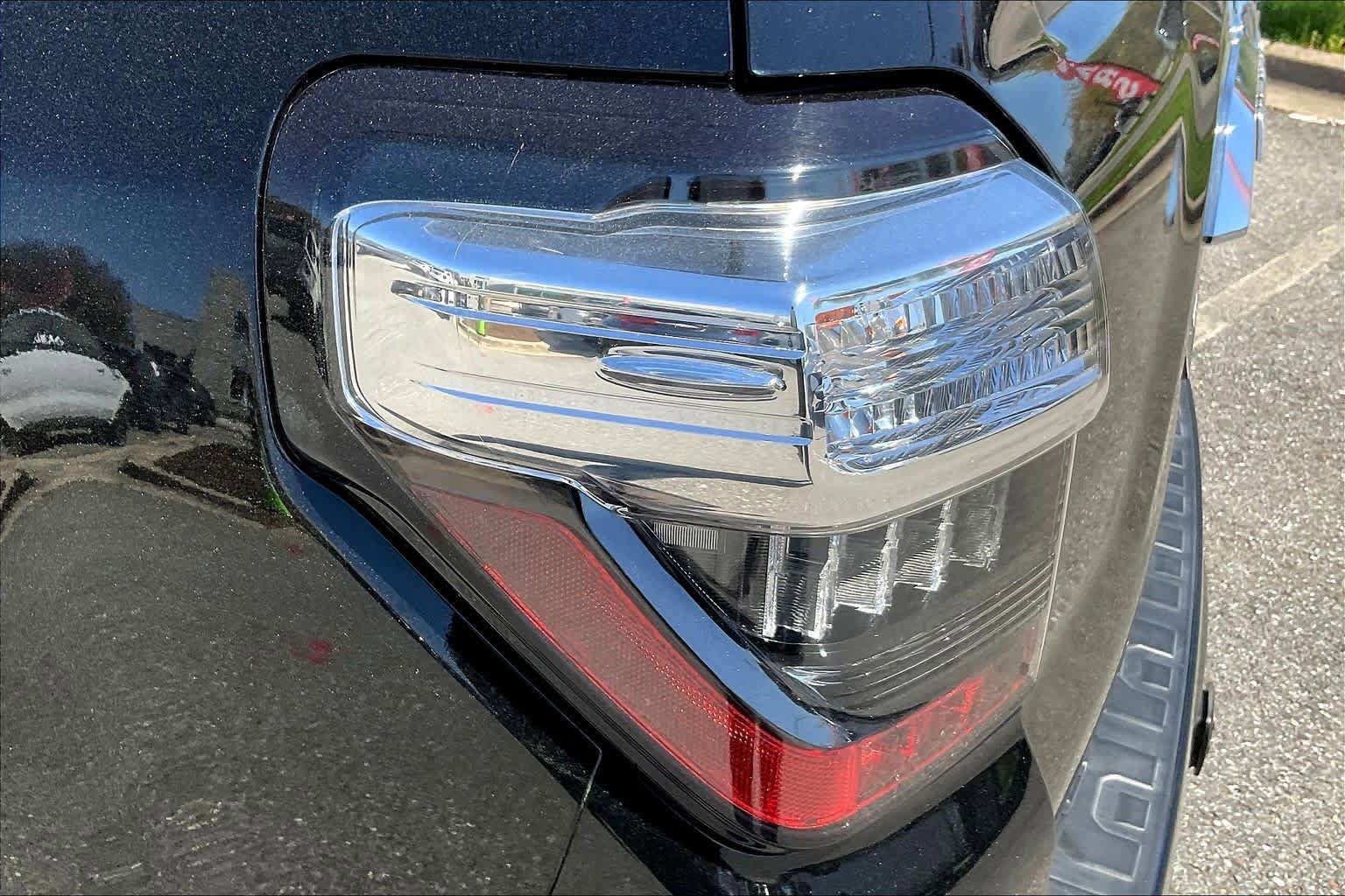 Used 2018 Toyota 4Runner Limited AWD/4WD image 29