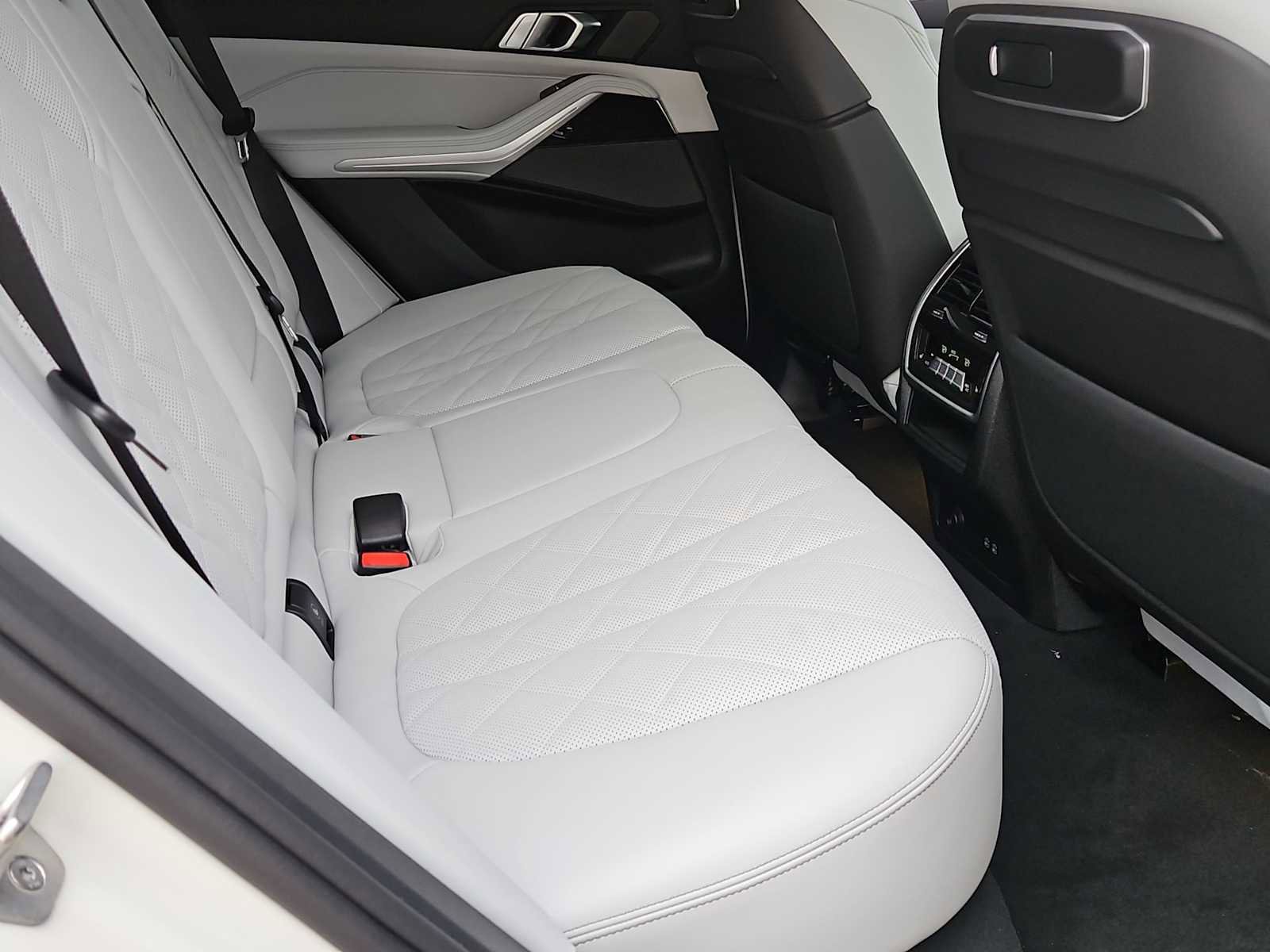 New 2026 BMW X5 M60i image 19